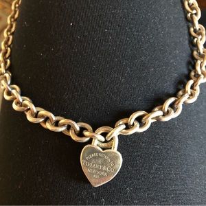 Tiffany & Co. silver choker with heart pendant 💙